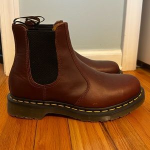 Dr. Martens 2976 Smooth Leather Chelsea Boots
